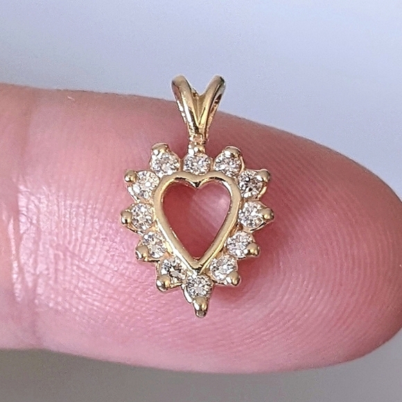 14K solid gold diamond small heart pendant - Picture 4 of 14